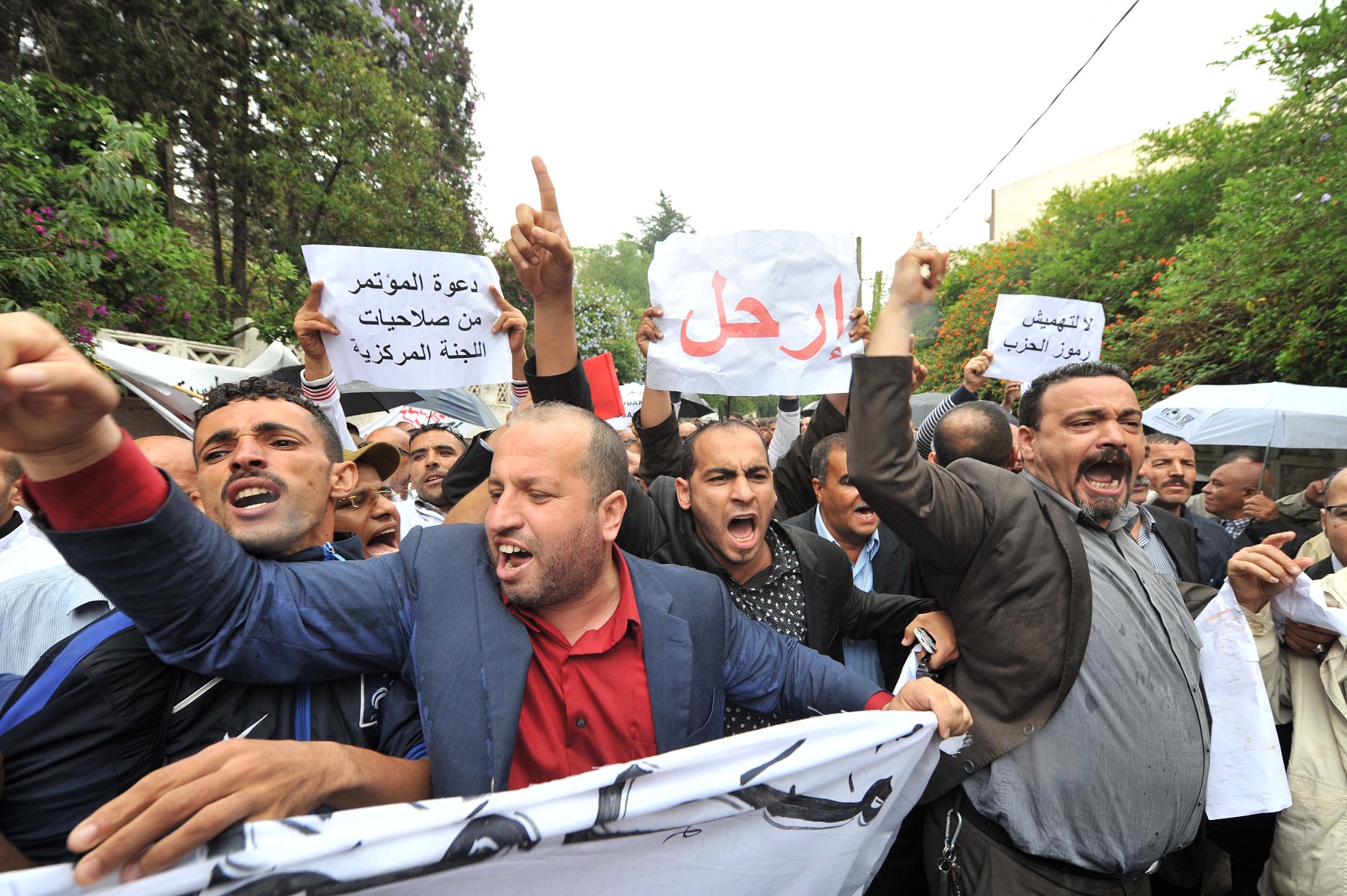 Manifestation de militants du FLN contre Amar Saïdani, le 25 mai 2015. New Press